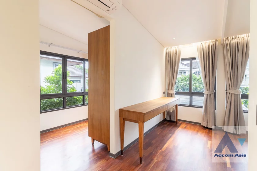 30  8 br House For Rent in Sathorn ,Bangkok MRT Khlong Toei AA46879