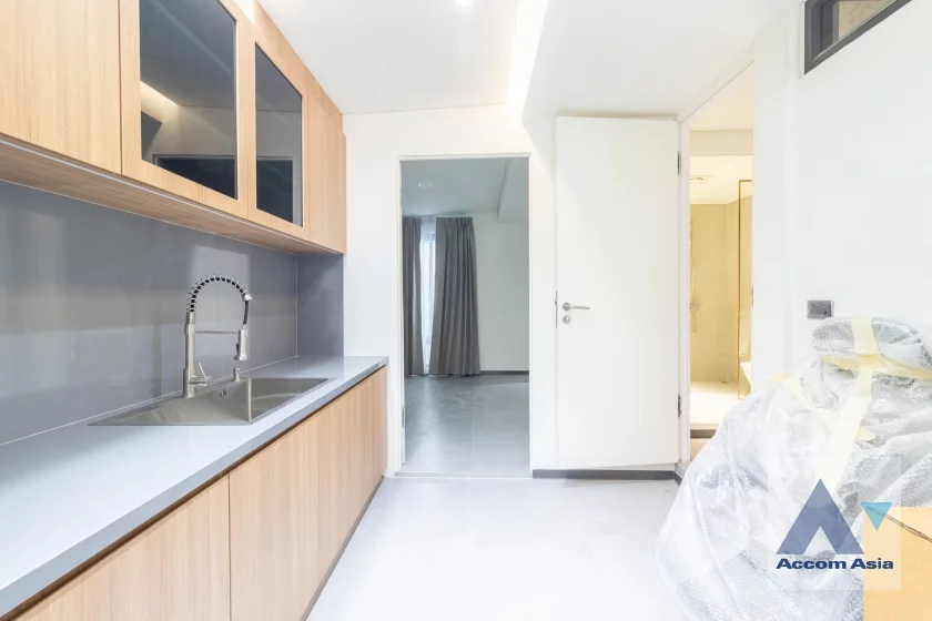 33  8 br House For Rent in Sathorn ,Bangkok MRT Khlong Toei AA46879