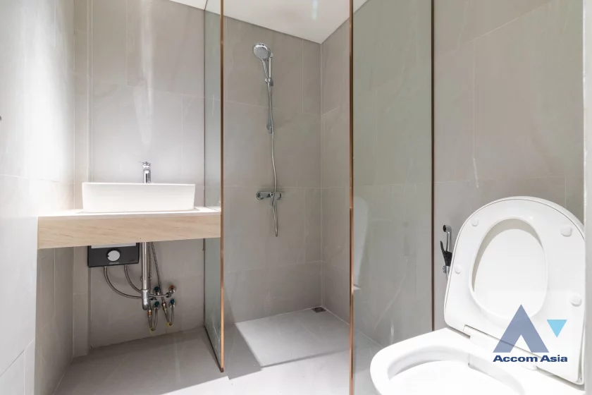 36  8 br House For Rent in Sathorn ,Bangkok MRT Khlong Toei AA46879