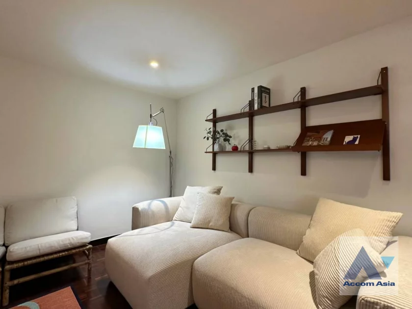 unit 3 Bedrooms  Apartment For Rent & Sale in Sukhumvit, Bangkok  near BTS Phrom Phong (AA46880)