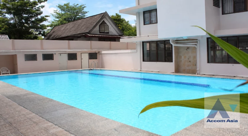 unit 2 Bedrooms  Apartment For Rent in Sukhumvit, Bangkok  near BTS Phrom Phong (AA46881)