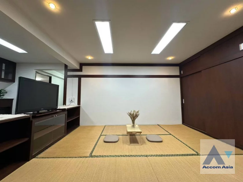unit 2 Bedrooms  Apartment For Rent in Sukhumvit, Bangkok  near BTS Phrom Phong (AA46881)