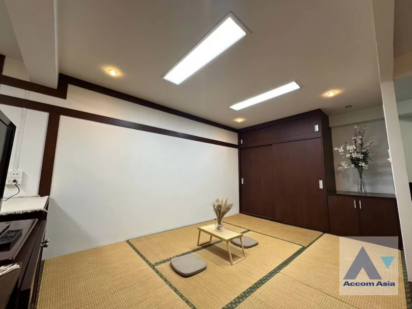 unit 2 Bedrooms  Apartment For Rent in Sukhumvit, Bangkok  near BTS Phrom Phong (AA46881)