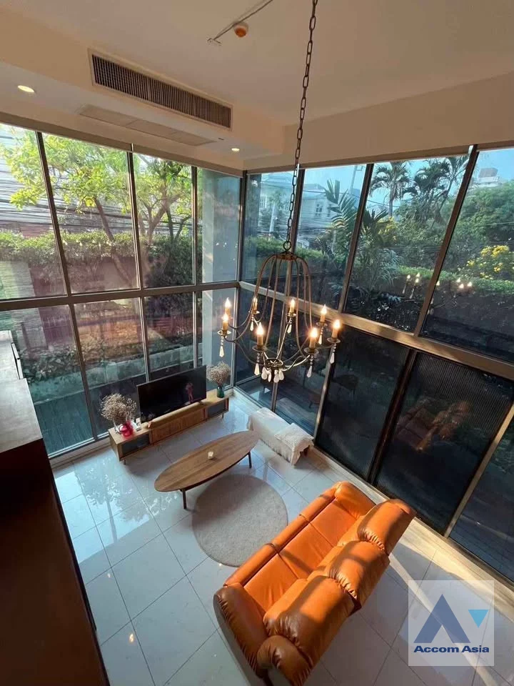 unitBig Balcony |  3 Bedrooms  Condominium For Rent in Sukhumvit, Bangkok  near BTS Phrom Phong (AA46884)