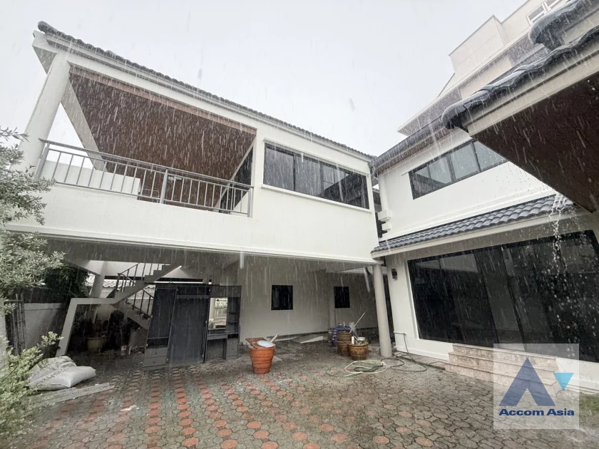  2  3 br House For Rent in Phaholyothin ,Bangkok BTS Saphan-Kwai AA46888