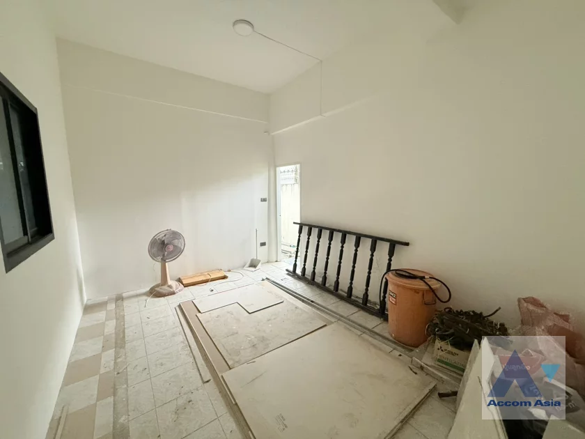 13  3 br House For Rent in Phaholyothin ,Bangkok BTS Saphan-Kwai AA46888