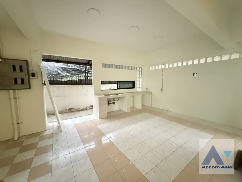 12  3 br House For Rent in Phaholyothin ,Bangkok BTS Saphan-Kwai AA46888