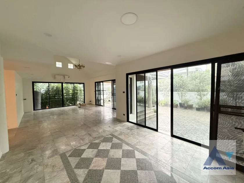 10  3 br House For Rent in Phaholyothin ,Bangkok BTS Saphan-Kwai AA46888