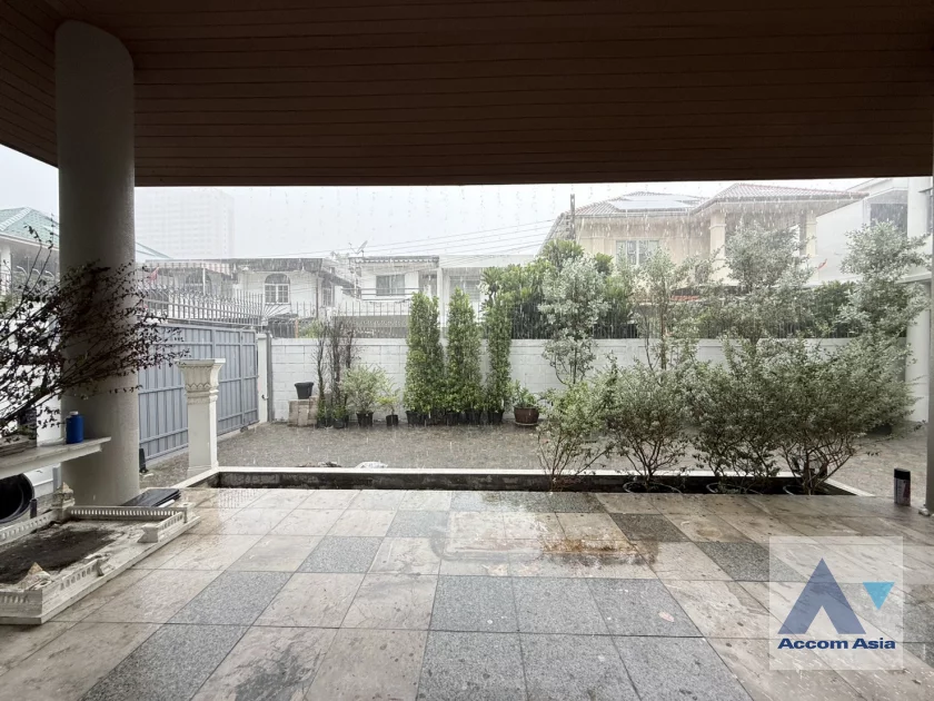 5  3 br House For Rent in Phaholyothin ,Bangkok BTS Saphan-Kwai AA46888
