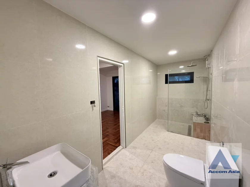 34  3 br House For Rent in Phaholyothin ,Bangkok BTS Saphan-Kwai AA46888