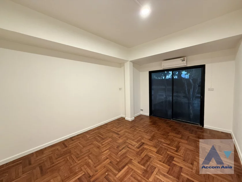 14  3 br House For Rent in Phaholyothin ,Bangkok BTS Saphan-Kwai AA46888