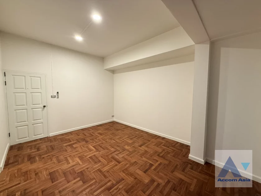 26  3 br House For Rent in Phaholyothin ,Bangkok BTS Saphan-Kwai AA46888