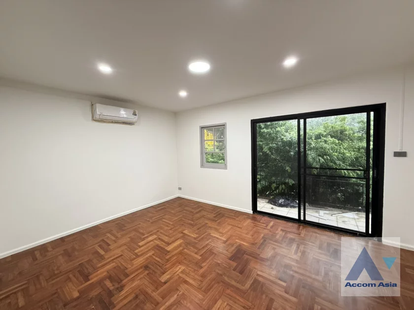16  3 br House For Rent in Phaholyothin ,Bangkok BTS Saphan-Kwai AA46888