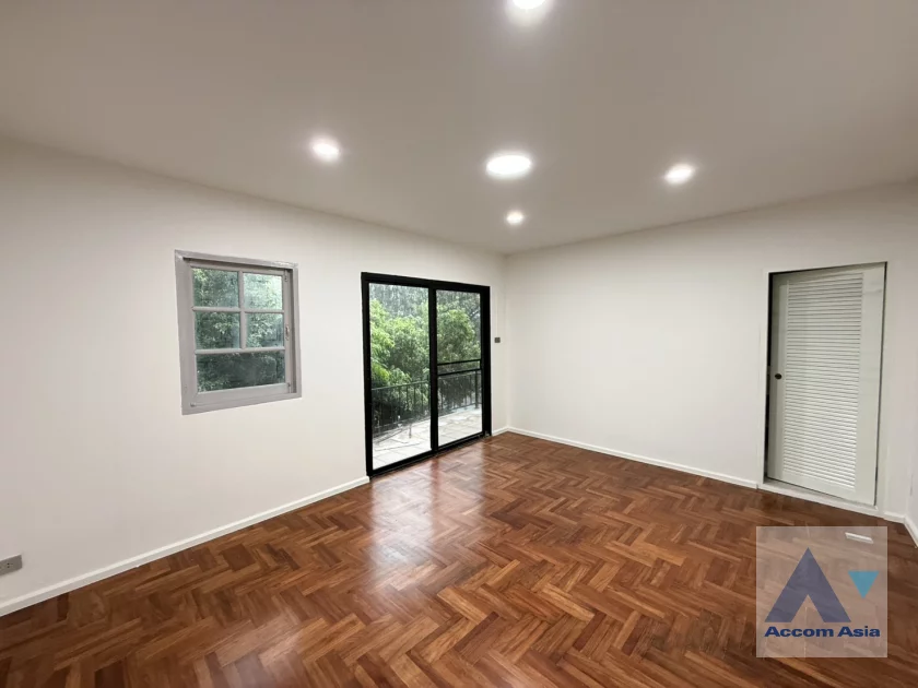 17  3 br House For Rent in Phaholyothin ,Bangkok BTS Saphan-Kwai AA46888