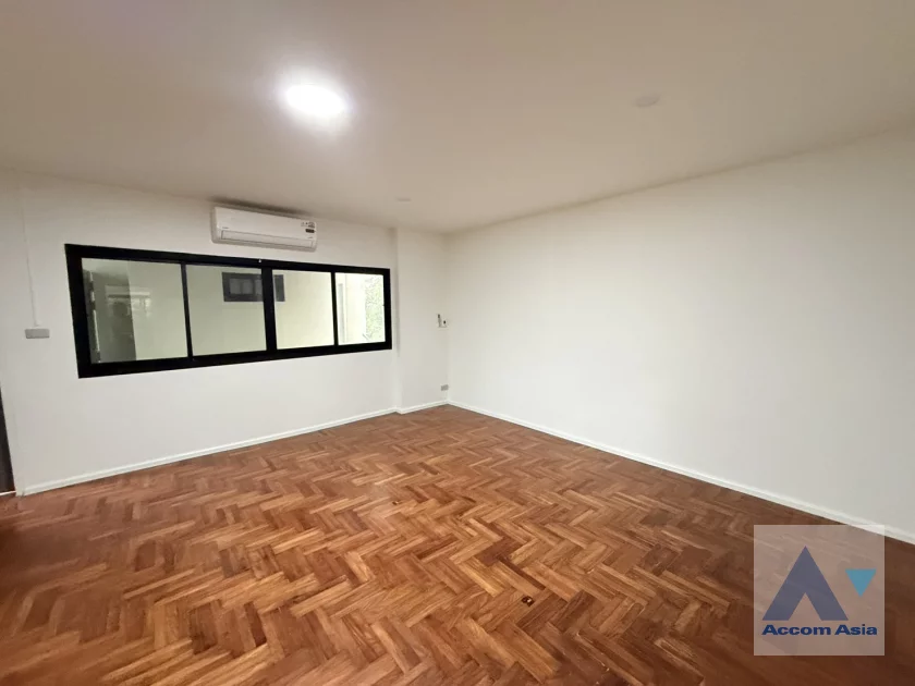 18  3 br House For Rent in Phaholyothin ,Bangkok BTS Saphan-Kwai AA46888