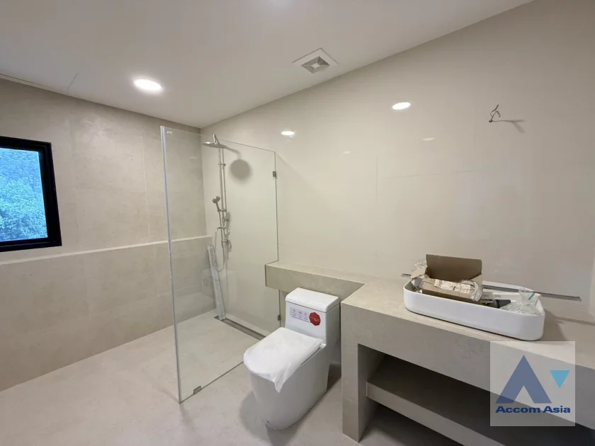 32  3 br House For Rent in Phaholyothin ,Bangkok BTS Saphan-Kwai AA46888