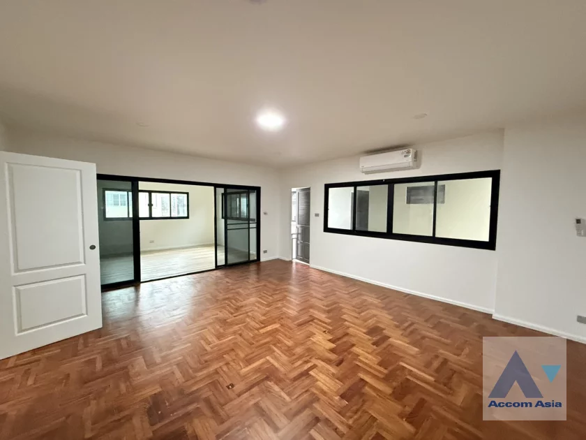 19  3 br House For Rent in Phaholyothin ,Bangkok BTS Saphan-Kwai AA46888