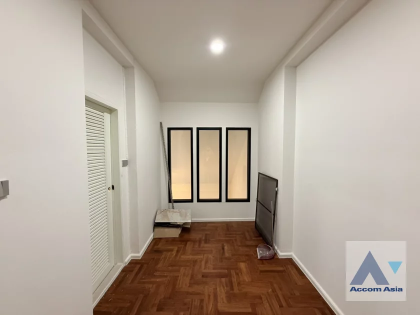 27  3 br House For Rent in Phaholyothin ,Bangkok BTS Saphan-Kwai AA46888