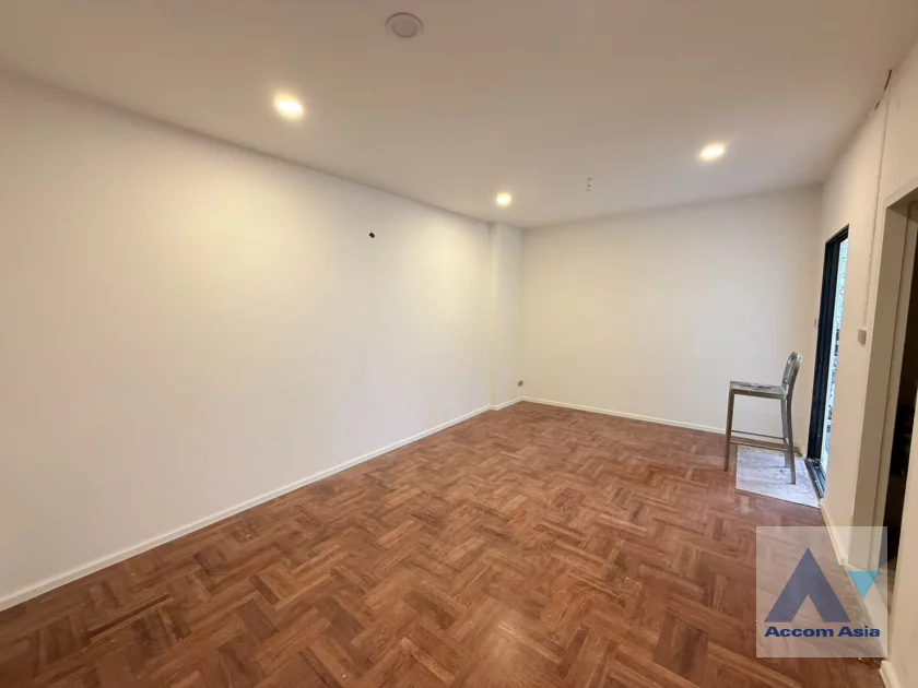 25  3 br House For Rent in Phaholyothin ,Bangkok BTS Saphan-Kwai AA46888