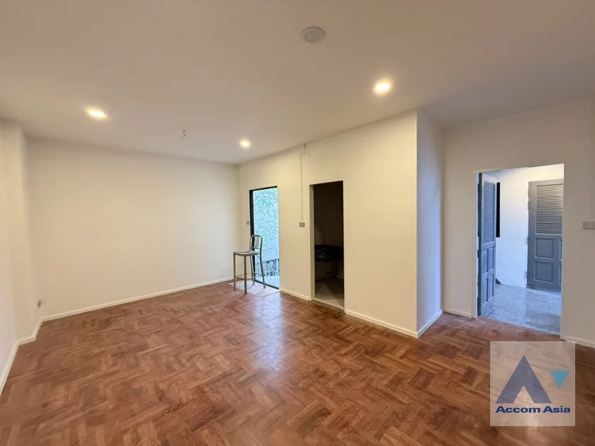 24  3 br House For Rent in Phaholyothin ,Bangkok BTS Saphan-Kwai AA46888