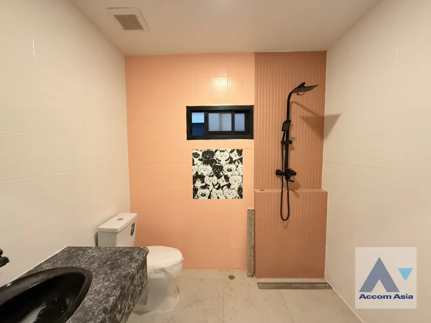 31  3 br House For Rent in Phaholyothin ,Bangkok BTS Saphan-Kwai AA46888