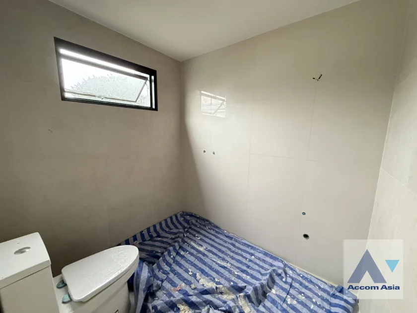 30  3 br House For Rent in Phaholyothin ,Bangkok BTS Saphan-Kwai AA46888