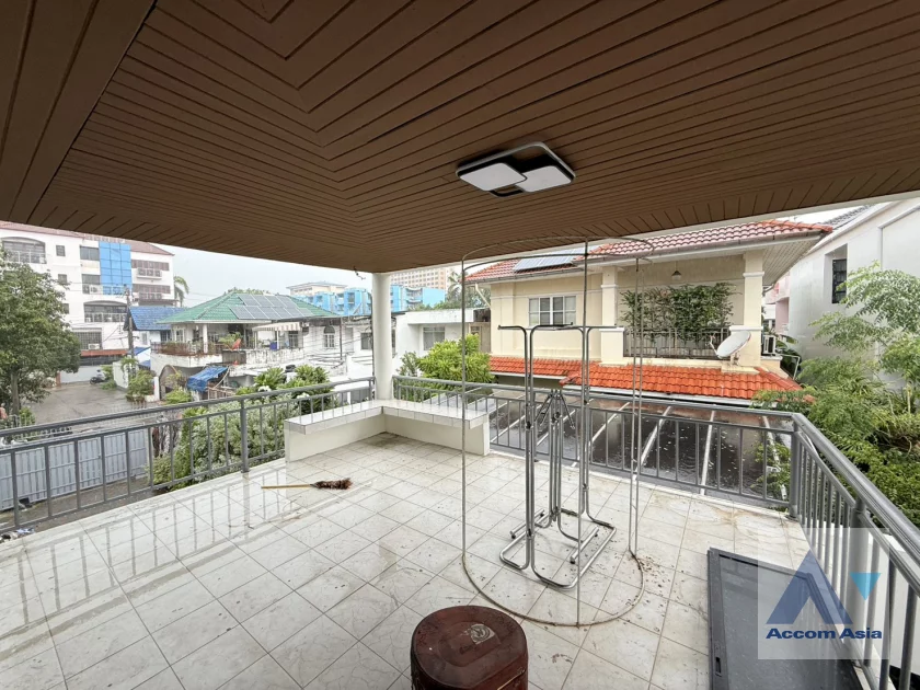 35  3 br House For Rent in Phaholyothin ,Bangkok BTS Saphan-Kwai AA46888