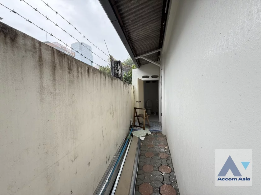 29  3 br House For Rent in Phaholyothin ,Bangkok BTS Saphan-Kwai AA46888