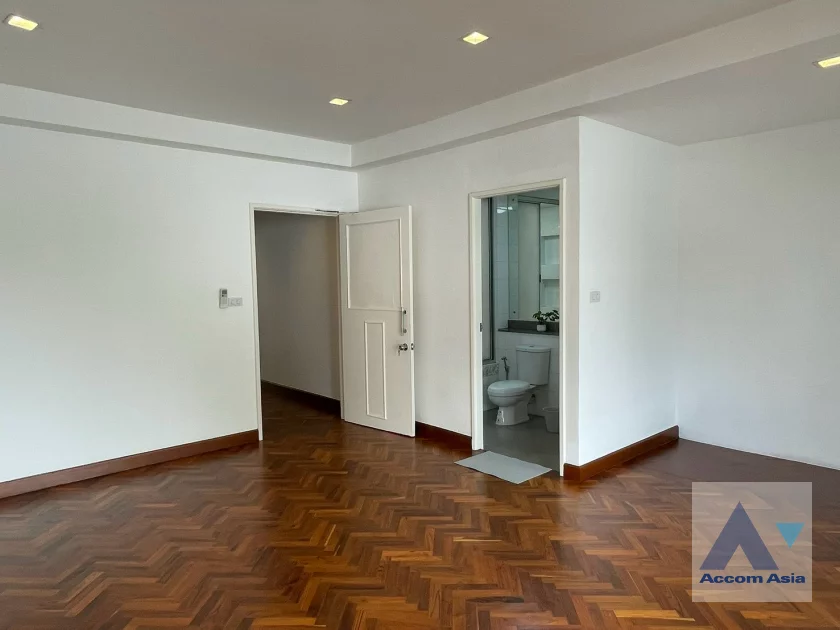 15  6 br Townhouse For Rent in Sukhumvit ,Bangkok BTS Phra khanong - ARL Ramkhamhaeng AA46890