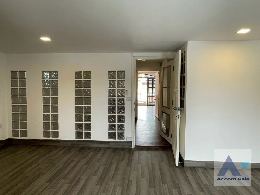 23  6 br Townhouse For Rent in Sukhumvit ,Bangkok BTS Phra khanong - ARL Ramkhamhaeng AA46890