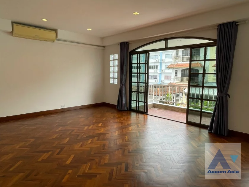 16  6 br Townhouse For Rent in Sukhumvit ,Bangkok BTS Phra khanong - ARL Ramkhamhaeng AA46890