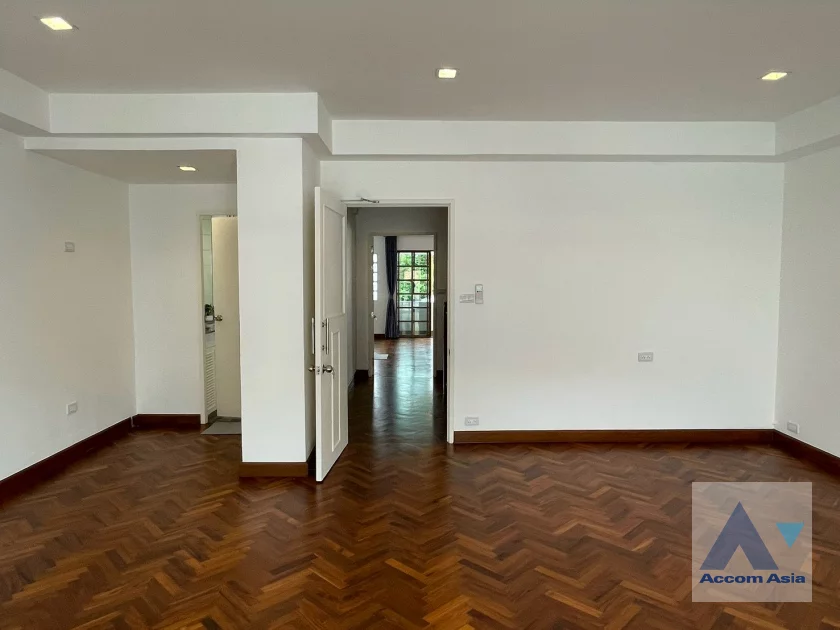 12  6 br Townhouse For Rent in Sukhumvit ,Bangkok BTS Phra khanong - ARL Ramkhamhaeng AA46890