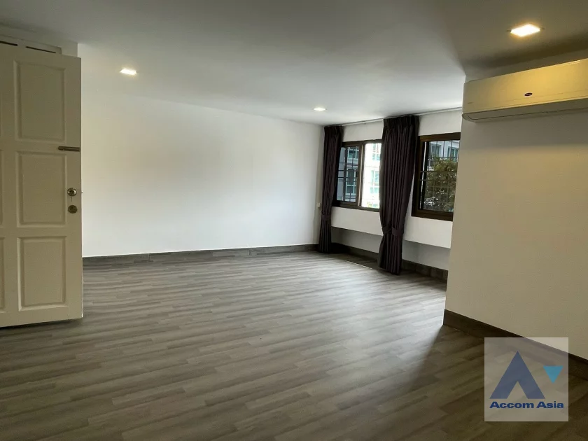 20  6 br Townhouse For Rent in Sukhumvit ,Bangkok BTS Phra khanong - ARL Ramkhamhaeng AA46890
