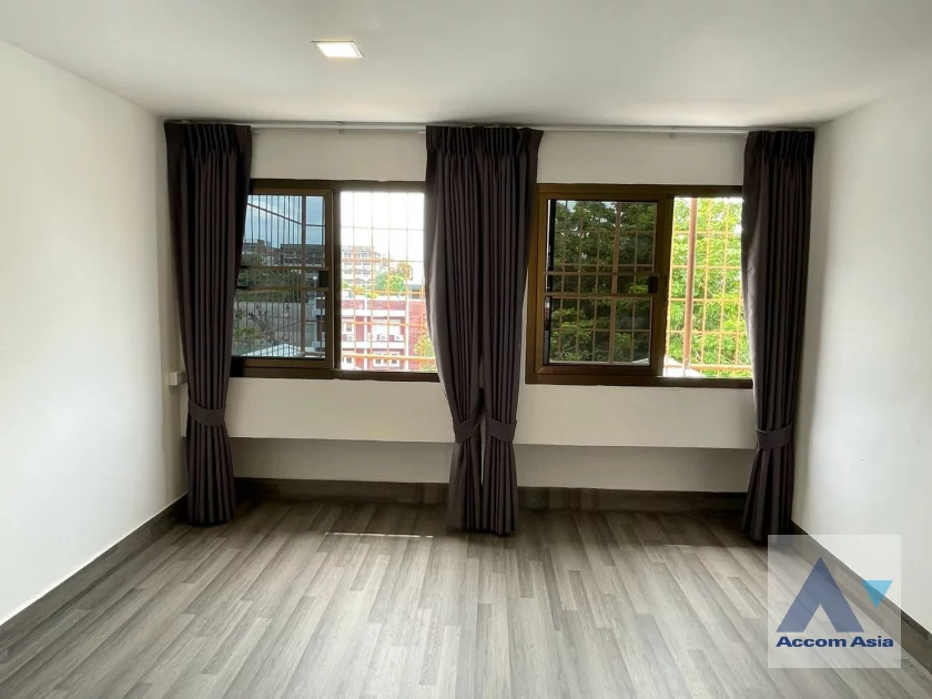 21  6 br Townhouse For Rent in Sukhumvit ,Bangkok BTS Phra khanong - ARL Ramkhamhaeng AA46890
