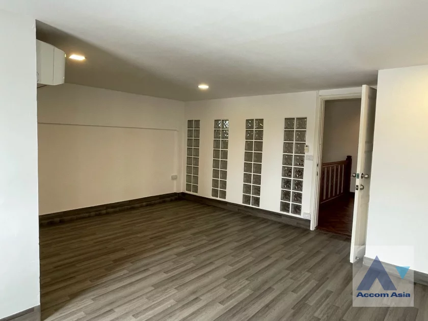 22  6 br Townhouse For Rent in Sukhumvit ,Bangkok BTS Phra khanong - ARL Ramkhamhaeng AA46890