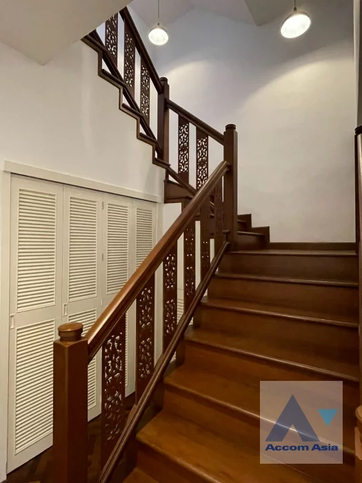 4  6 br Townhouse For Rent in Sukhumvit ,Bangkok BTS Phra khanong - ARL Ramkhamhaeng AA46890