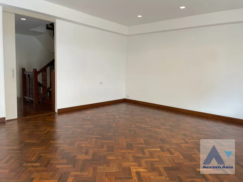 18  6 br Townhouse For Rent in Sukhumvit ,Bangkok BTS Phra khanong - ARL Ramkhamhaeng AA46890