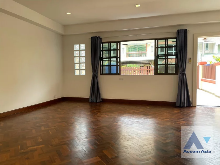 unitHome Office |  6 Bedrooms  Townhouse For Rent in Sukhumvit, Bangkok  near BTS Phra khanong - ARL Ramkhamhaeng (AA46890)