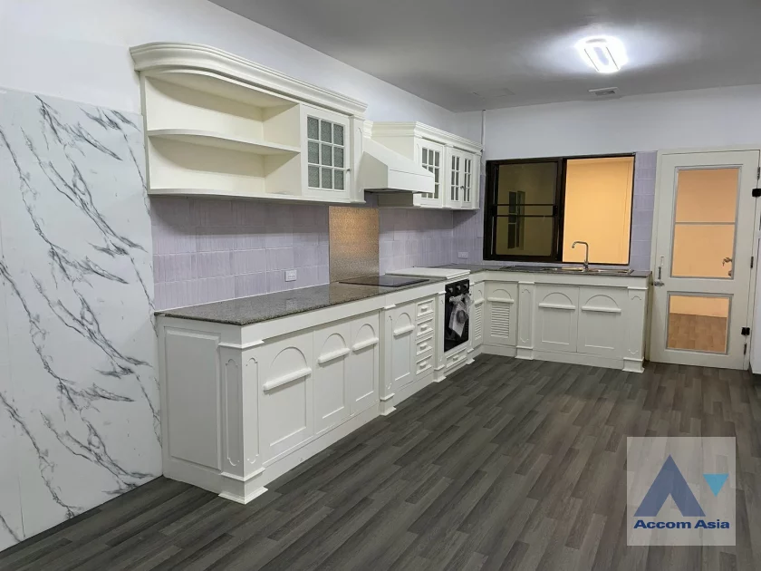 6  6 br Townhouse For Rent in Sukhumvit ,Bangkok BTS Phra khanong - ARL Ramkhamhaeng AA46890