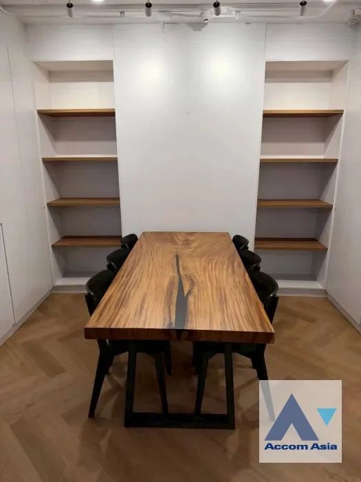 unit 3 Bedrooms  Condominium For Rent in Sukhumvit, Bangkok  near BTS Phrom Phong (AA46891)