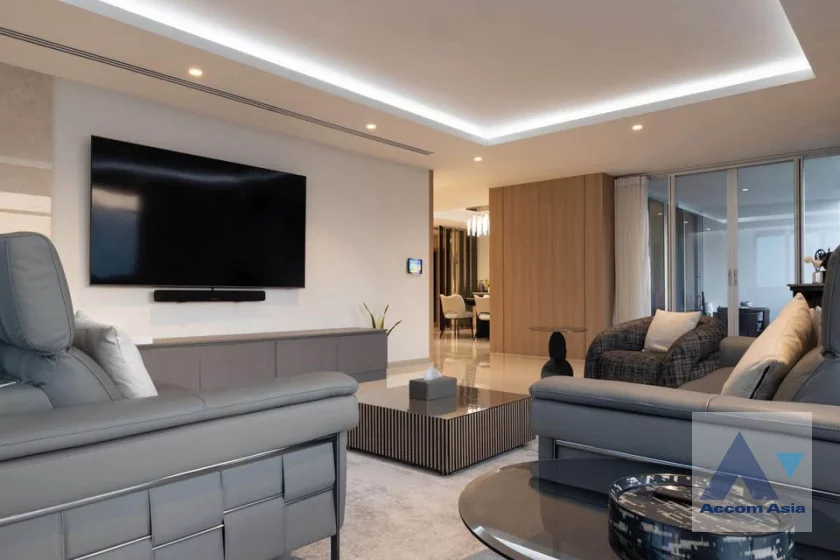 unit 3 Bedrooms  Condominium For Rent in Sukhumvit, Bangkok  near BTS Ekkamai (AA46896)