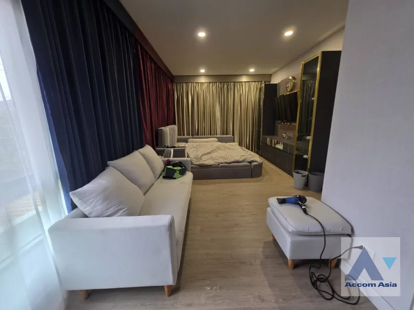 unit 4 Bedrooms  House For Rent in Samutprakan, Samutprakan  (AA46909)