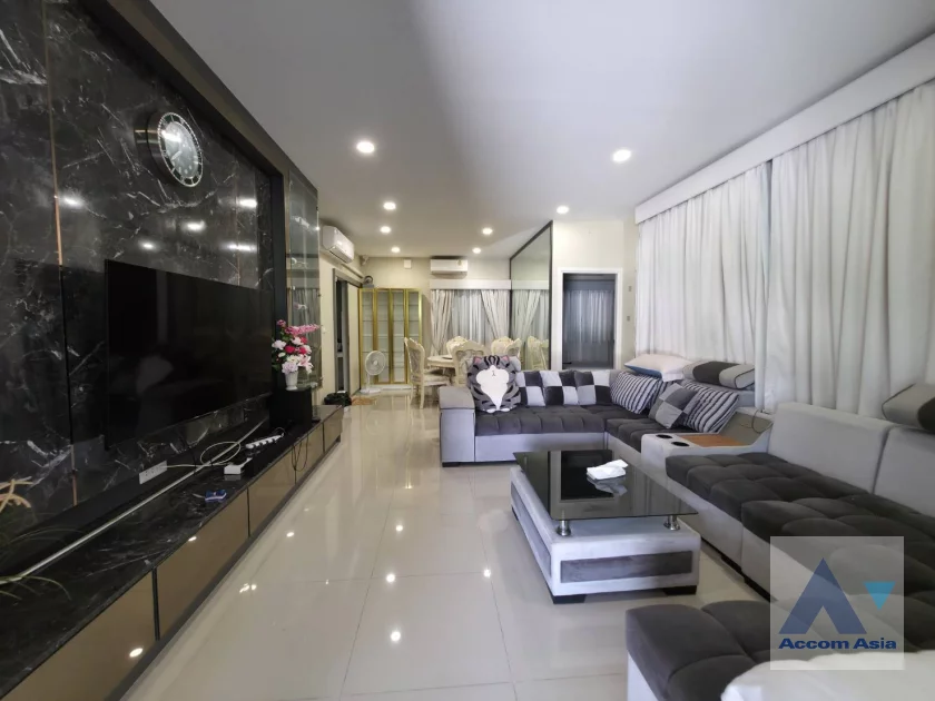 unit 4 Bedrooms  House For Rent in Samutprakan, Samutprakan  (AA46909)