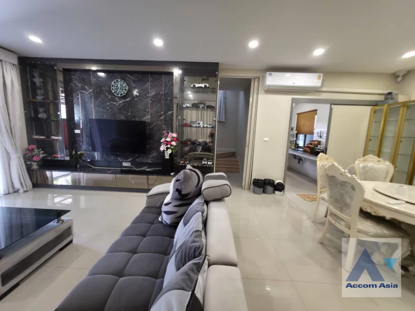5  4 br House For Rent in Samutprakan ,Samutprakan  at House AA46909