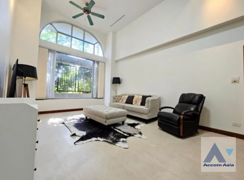 unit 1 Bedroom  Condominium For Sale in Ploenchit, Bangkok  near BTS Ploenchit (AA46912)