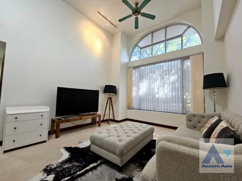 unit 1 Bedroom  Condominium For Sale in Ploenchit, Bangkok  near BTS Ploenchit (AA46912)