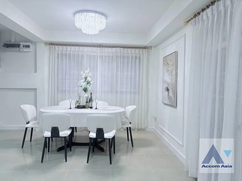 6  6 br House For Rent in Ratchadaphisek ,Bangkok MRT Huai Khwang AA46919