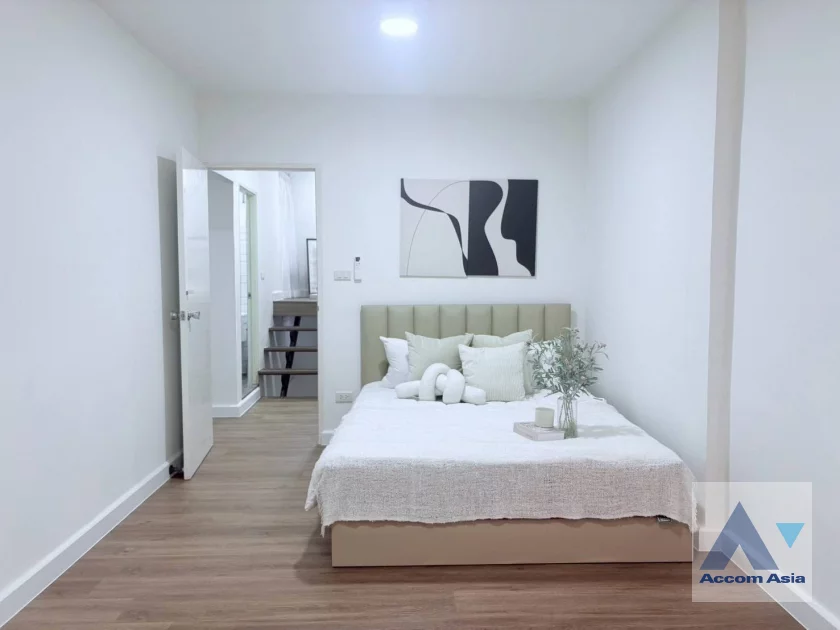 21  6 br House For Rent in Ratchadaphisek ,Bangkok MRT Huai Khwang AA46919