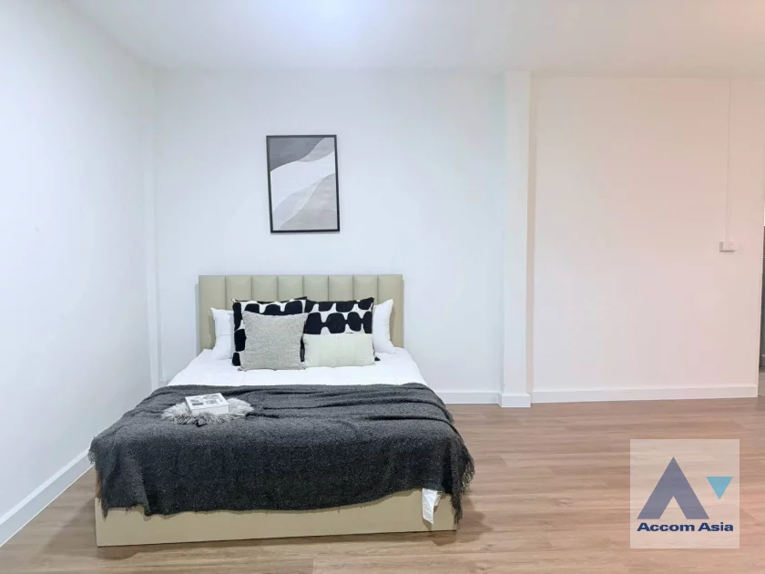 18  6 br House For Rent in Ratchadaphisek ,Bangkok MRT Huai Khwang AA46919