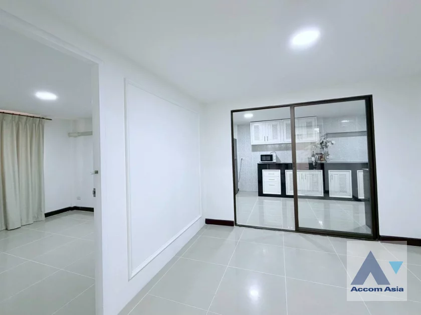 8  6 br House For Rent in Ratchadaphisek ,Bangkok MRT Huai Khwang AA46919